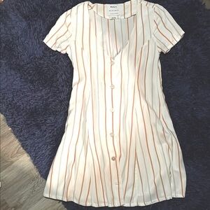 Rvca cotton summer dress
Xsmall.hang dryed only,excellent condition
So cute!